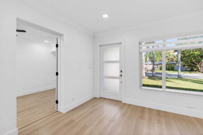 Building Photo - 360 SW 2nd St