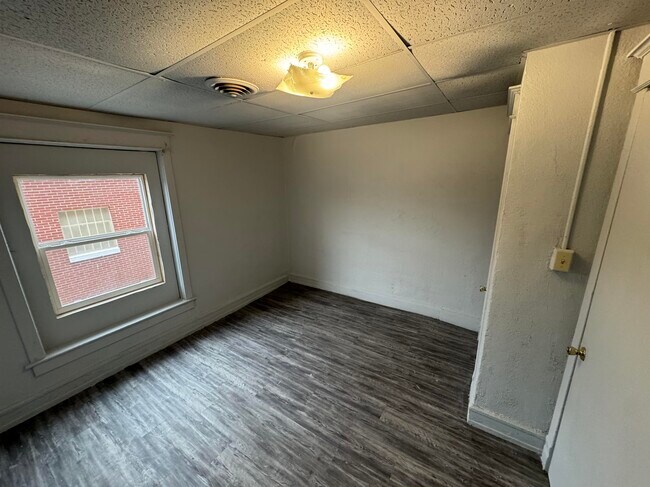 Building Photo - 425-1A Vermilion-N