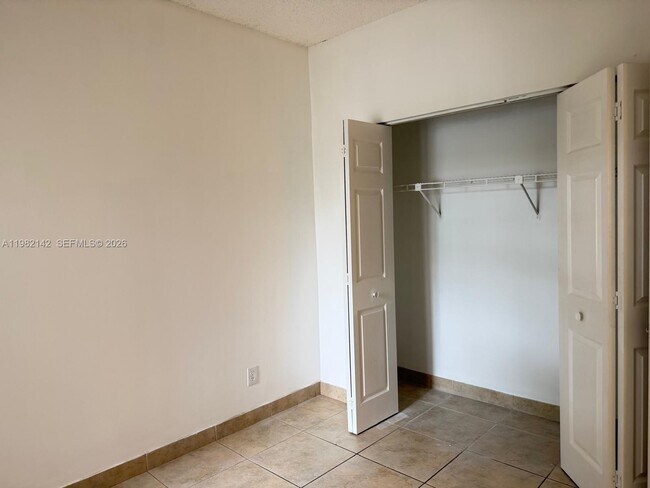 Building Photo - 680 Cypress Club Way