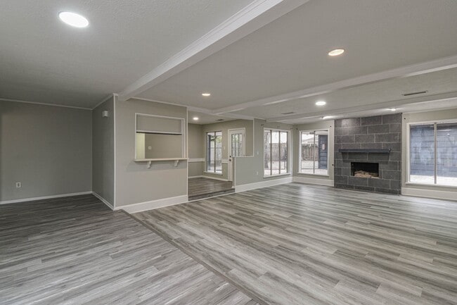 Building Photo - 16911 Summit Oaks Ln