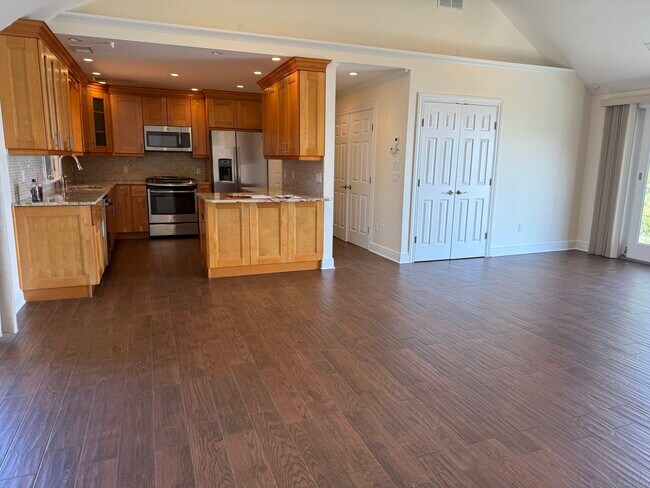 Building Photo - 267 Weed Ave