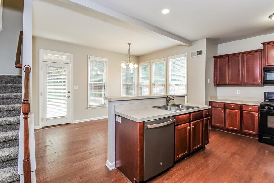Building Photo - 226 Elmbrook Ln