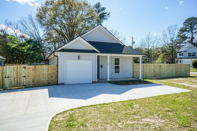 Building Photo - Brand New Three Bedroom Home!