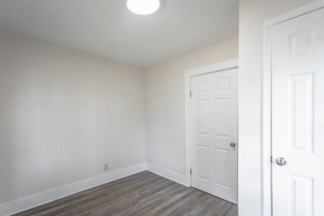 Building Photo - 2 Bedroom Home Just Off Main Street in Mill Town