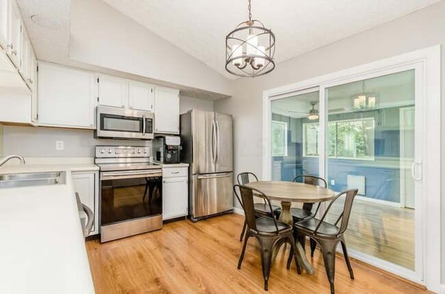 Building Photo - 3539 Westbay Dr