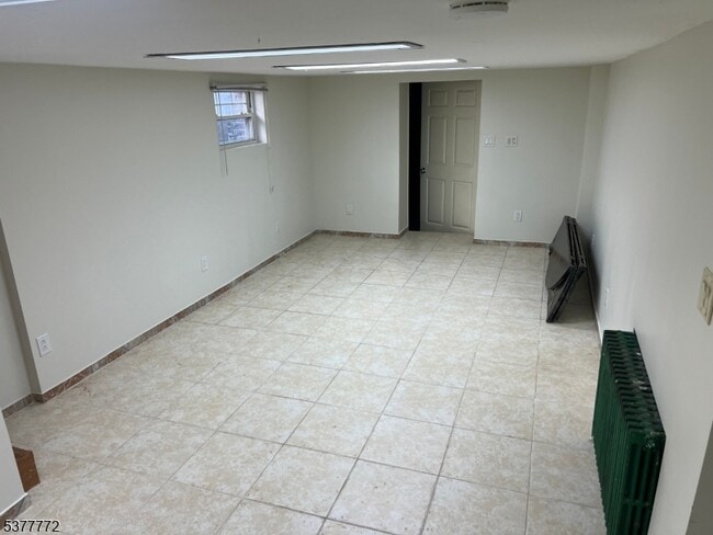 Building Photo - 156 E Linden Ave