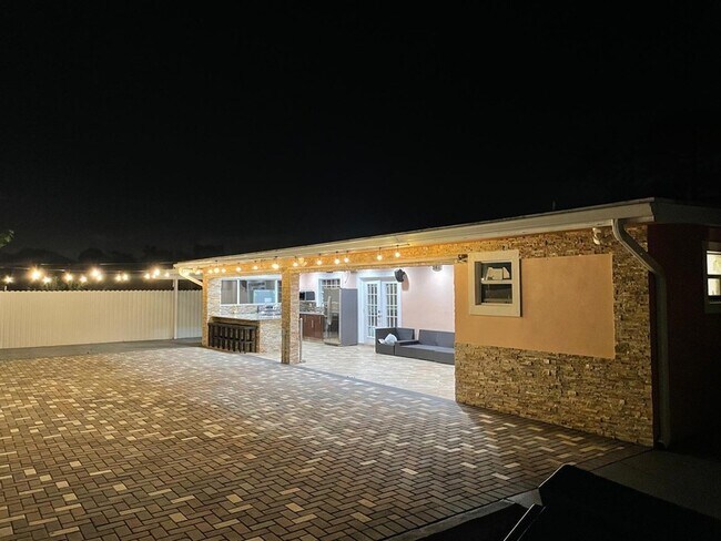 Building Photo - 584 Vossler Ave