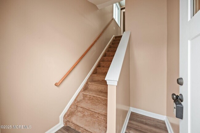 Building Photo - 143 Center Ave