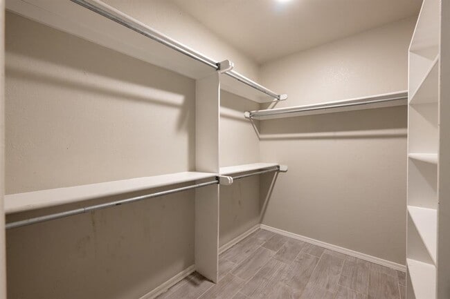 Building Photo - 1501 Tree Line Dr