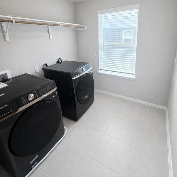 Building Photo - 3200 W College Park Dr