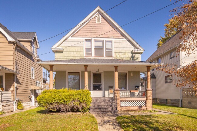 Primary Photo - 4120 Trowbridge Ave