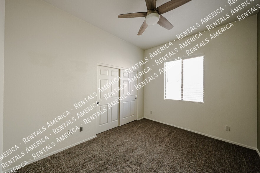 Building Photo - 9447 E Natal Ave