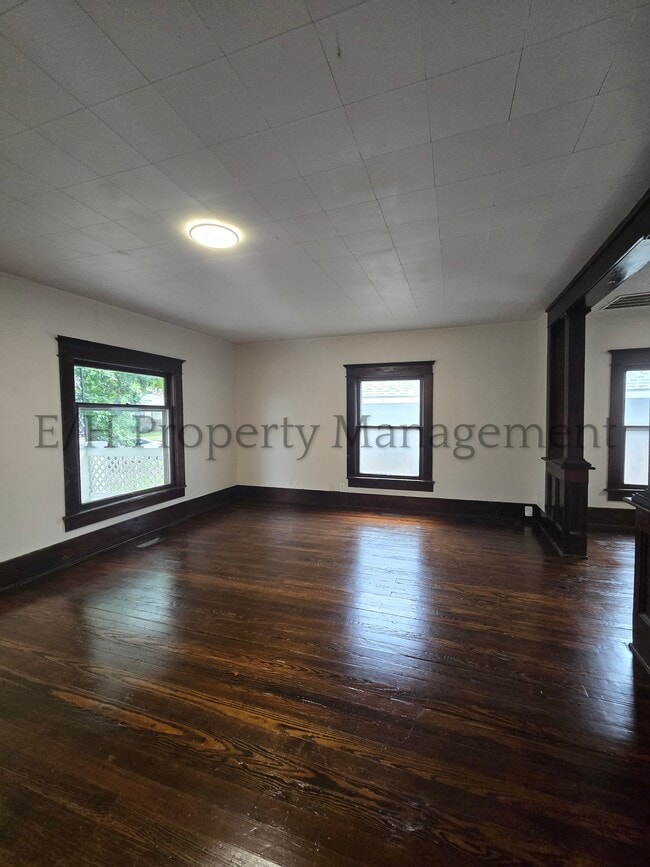 Building Photo - 1305 S Water St