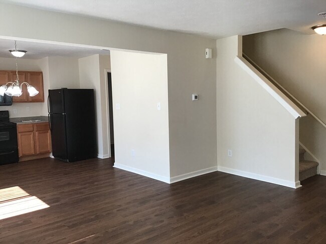 Building Photo - 4 bed 2.5 in Greenwood with HUGE fenced in...