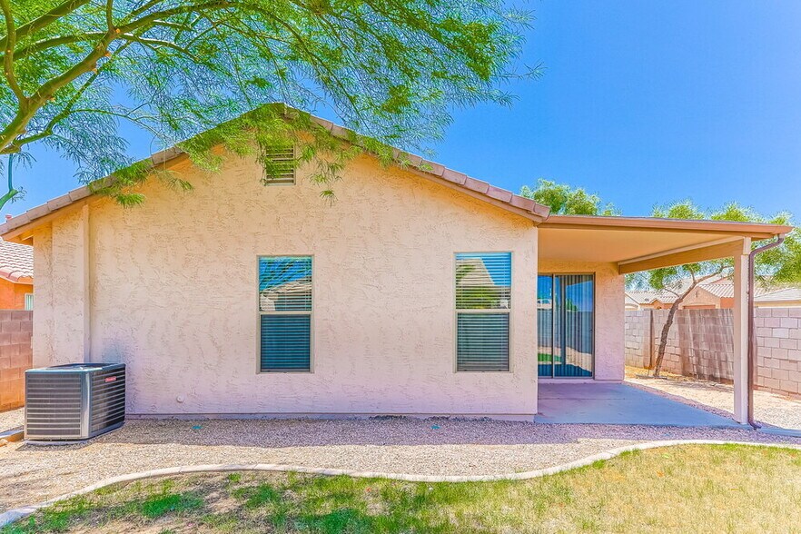Building Photo - 46186 W Holly Dr