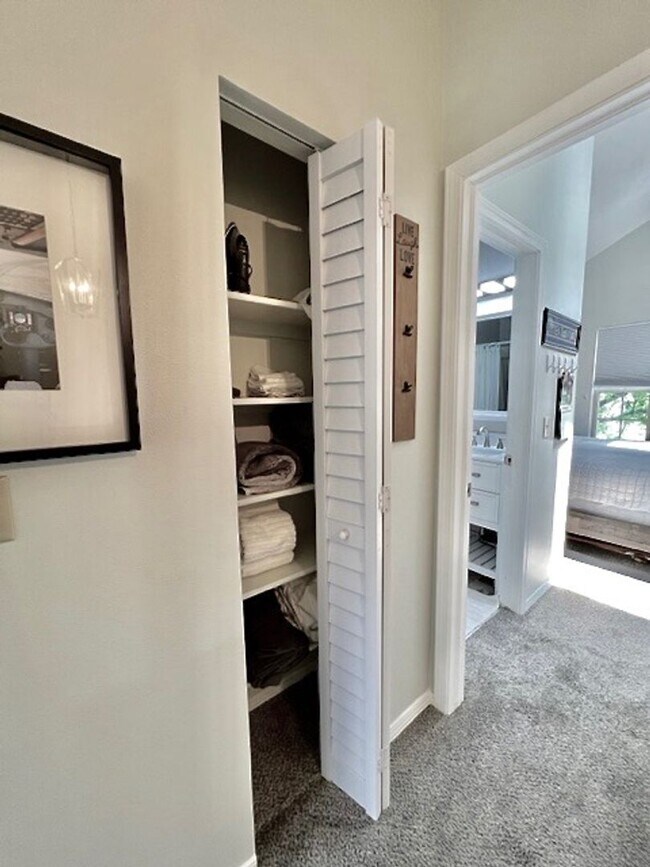 Building Photo - FURNISHED Two Bedroom Two Bath Condo on th...