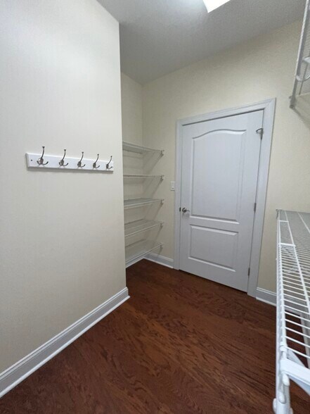 Building Photo - 212 Fountainhead Ln