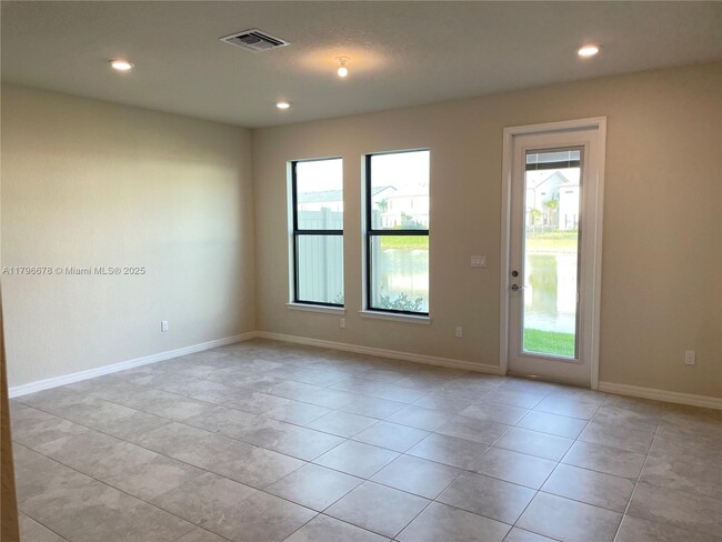 Building Photo - 2151 Appleton Cir S