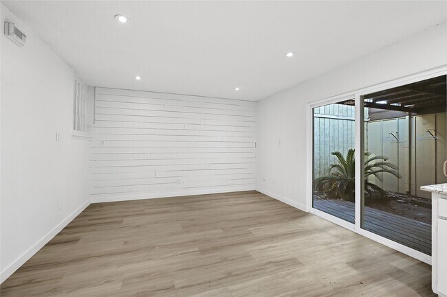 Building Photo - 12527 Wellington Park Dr