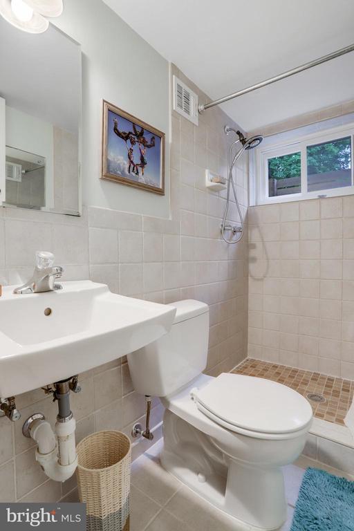 Building Photo - 8805 Menard Ct