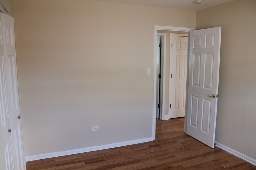 Building Photo - 18003 Greenview Terrace