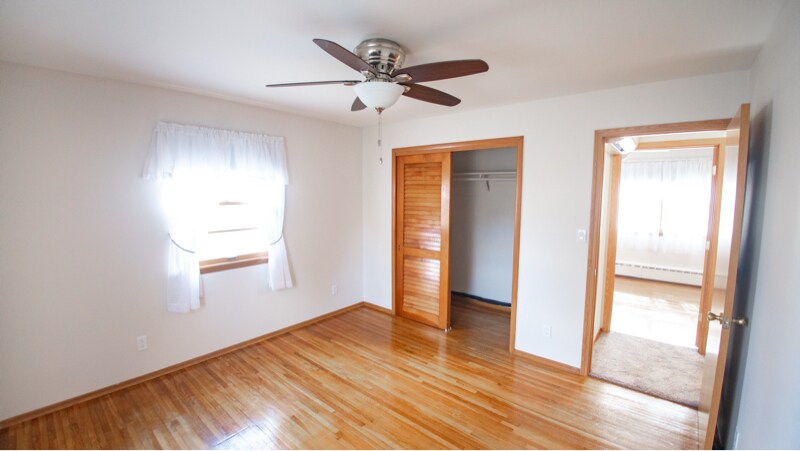 Building Photo - 1402-1402 Summit Ave