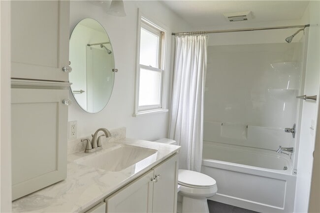 Building Photo - 217 Wycliff Dr