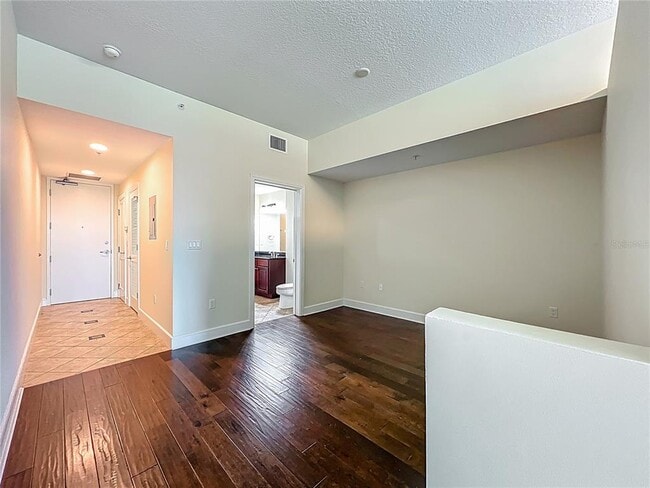 Building Photo - 101 S Eola Dr