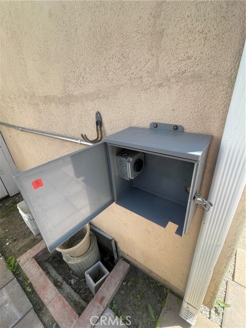 Building Photo - 16707 Moorpark St