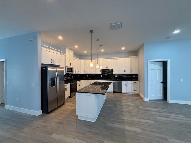 Building Photo - 6051 82nd Terrace N