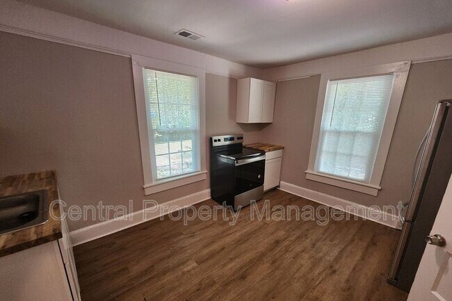 Building Photo - 212 McGarity St