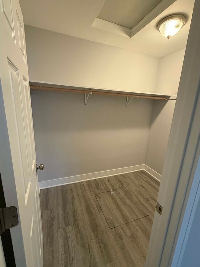 Building Photo - 10429 Austin Ave