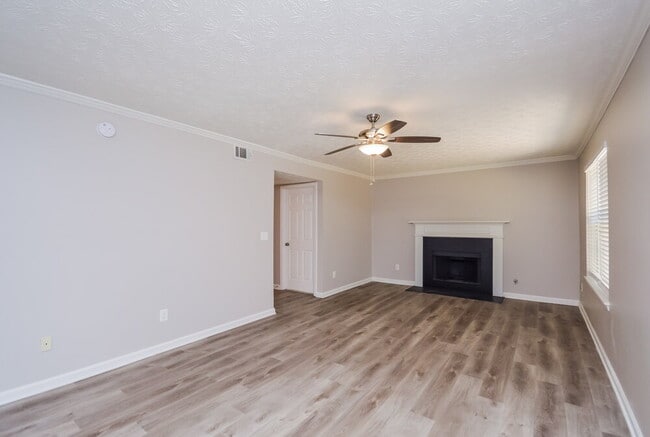 Building Photo - 237 Fox Run