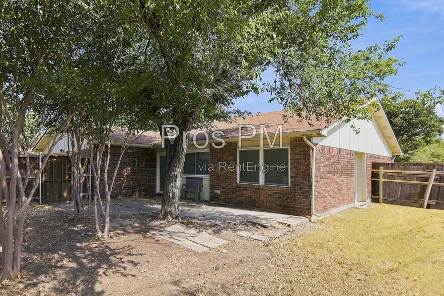 Building Photo - 5281 Reed Dr