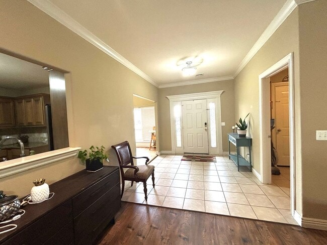 Building Photo - 4 Bedroom 2 Bathroom home