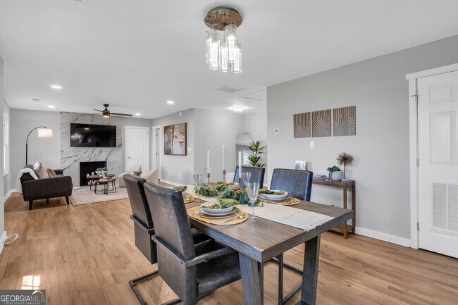 Building Photo - 3910 Clairmont Rd