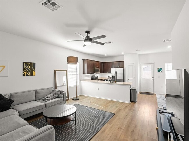 Building Photo - 2729 Louris Ln