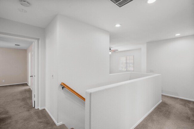 Building Photo - 42028 Pine Needle St