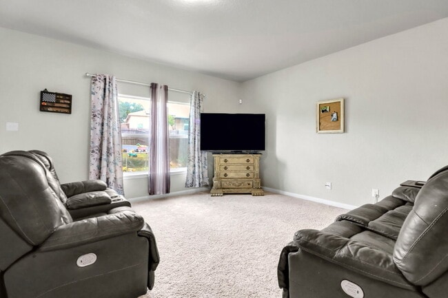 Building Photo - 6639 Luckey Pine