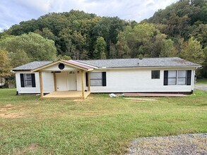 Building Photo - Rare Rockford rental available now!