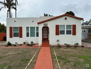 Building Photo - Fully Remodeled, 2 Bedroom Plus Den & 1 Ba...