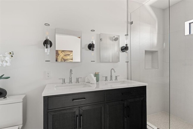 Building Photo - 870 Carver St