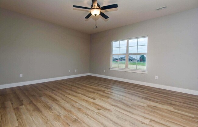 Building Photo - 698 Glenwood Ave