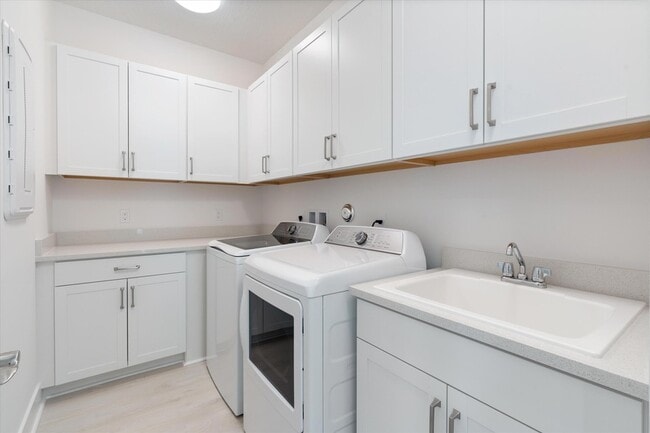 Building Photo - 13211 Artisan Cir