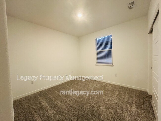 Building Photo - 3760 Oyster Pt Wy