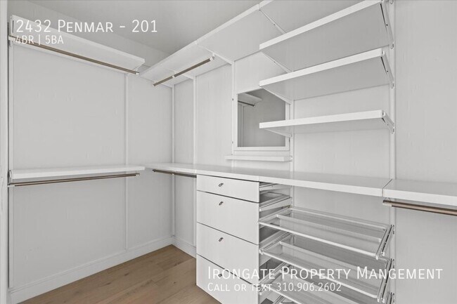 Building Photo - 2432 Penmar-201