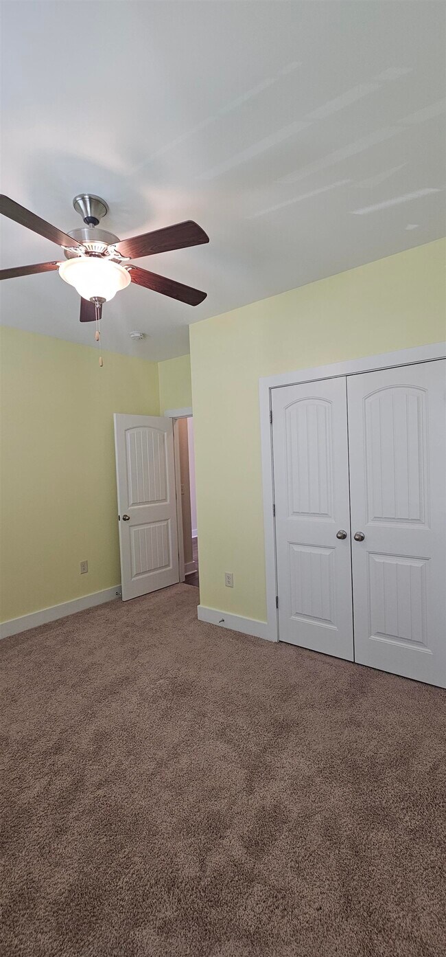 Building Photo - 440 Shaftesbury Ln