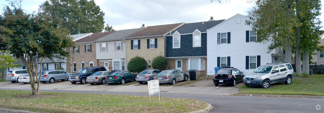 Building Photo - Washington Square Townhomes