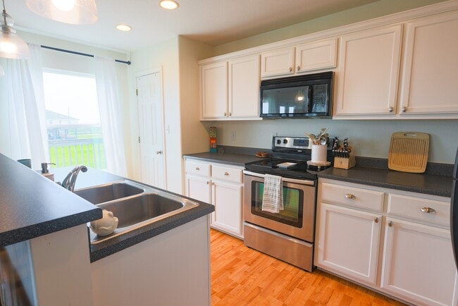 Building Photo - 4106 Temprano Dr