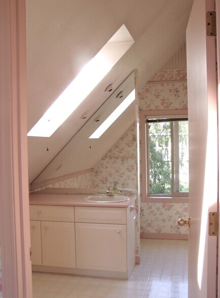 primary bath up - 1548 Panorama Dr